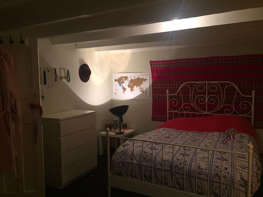 bedroom.