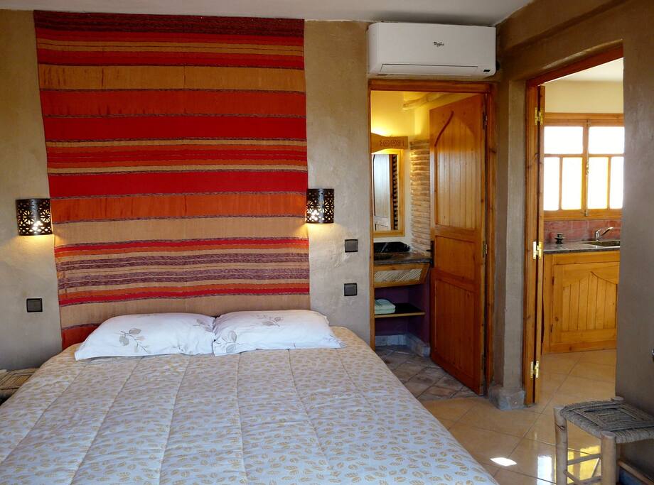 Chambre au rez de chaussée avec salle d'eau privée