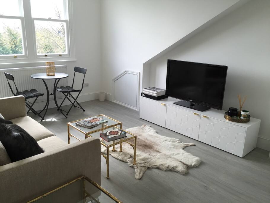 Lounge/dining