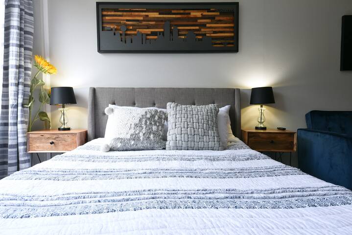 Just Updated Studio★Walk to Campus★Free Parking★