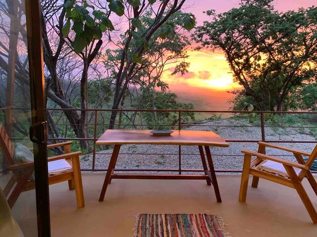 MorningCloud amazing views tiny house near beaches