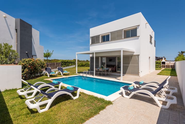 Innova Menorca Serveis managed Airbnb listing 1