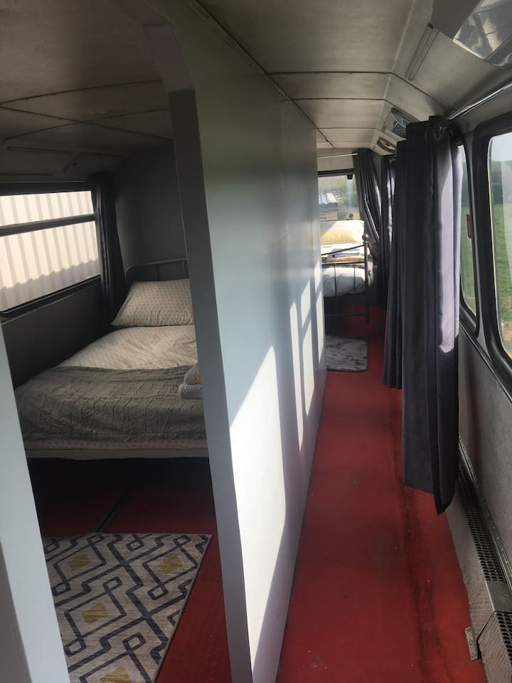 מסדרון המוביל לחדר זוגי וחדר קינג סייז