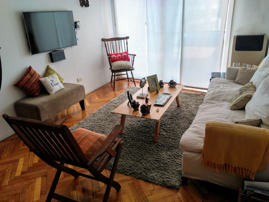 Living cómodo con Smart TV (Netflix)