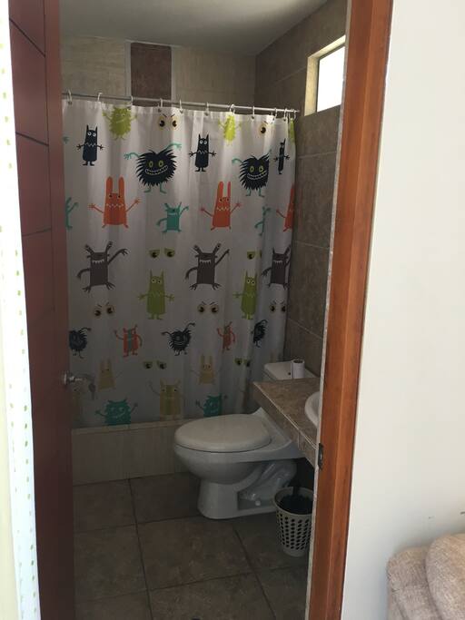 Baño de habitación 2