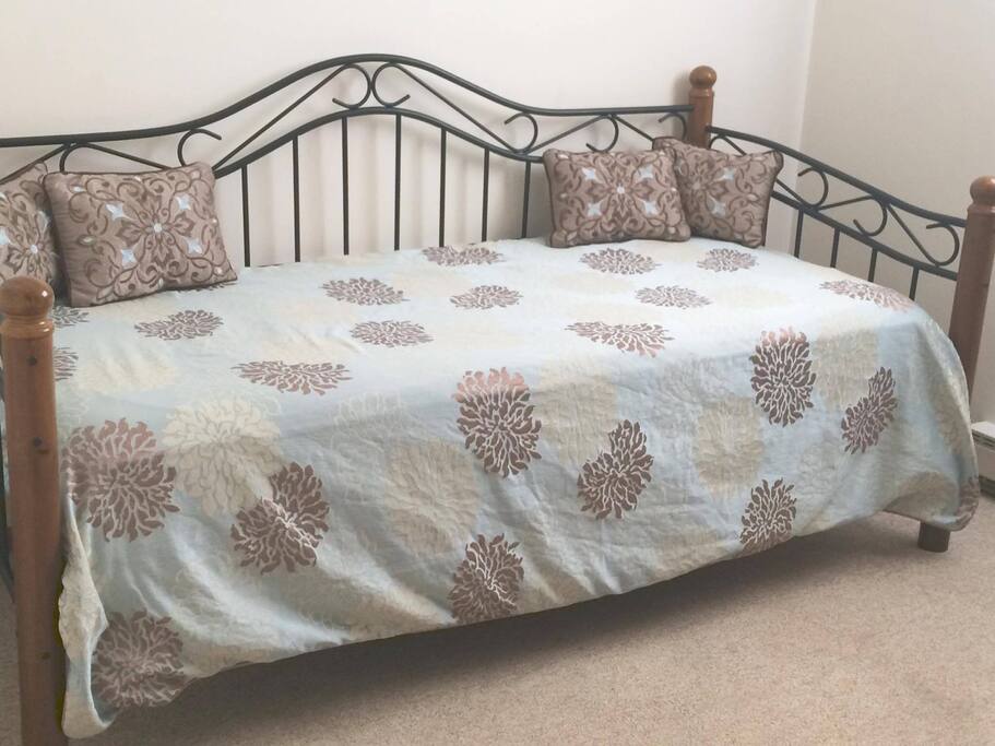 Twin (shared room with the other twin bed!)