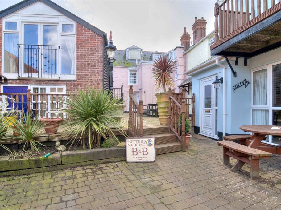 REAR COURT YARD