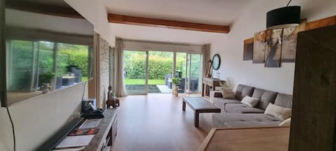 house with jacuzzi and pool 15 minutes from the beaches