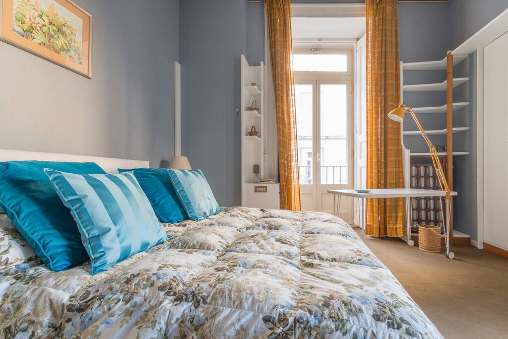 Stanza matrimoniale con letto singolo