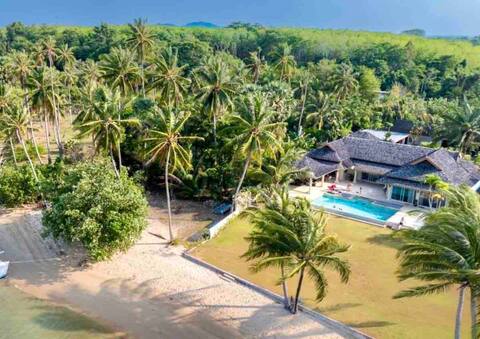 Beachfront villa 4 bedrooms private beach quiet