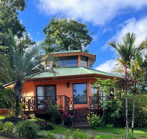 Picturesque 3BR Lakeshore House in Gated Community