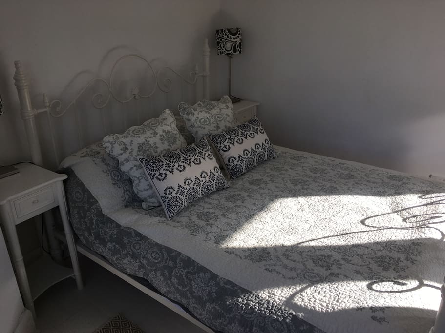 Guest room with double bed