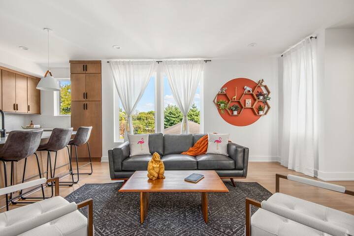 Soak Up the Skyline Views! ✦ Downtown ✦ Sleeps 24! gallery image 5