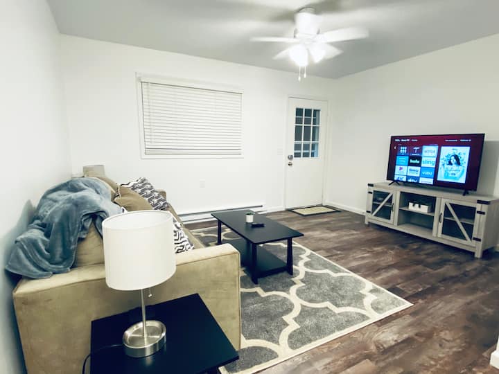 Cozy In A Small Town - 1 Bedroom Apartment - Ligonier, IN