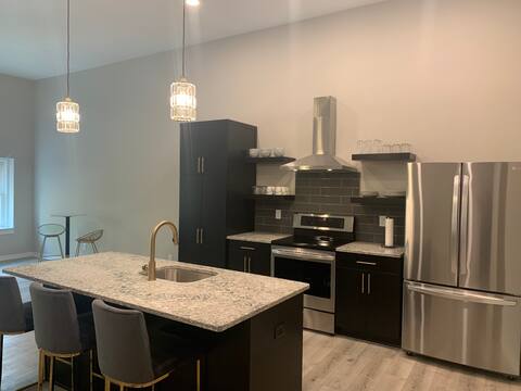 THE 508 LOFT: Modern Space Downtown