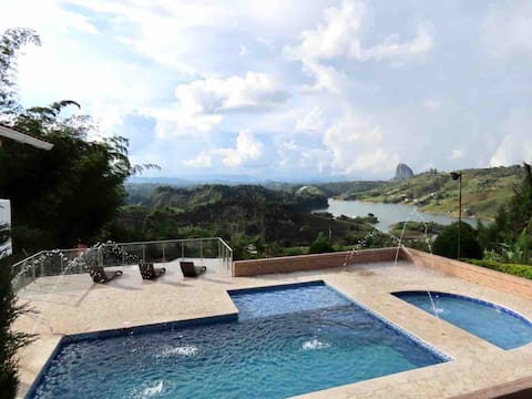 Villa Vistas Guatapé | Direct Peñol Views | Pool