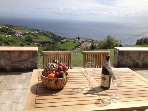 Holiday home with spectacular view & Jakuzzi bath