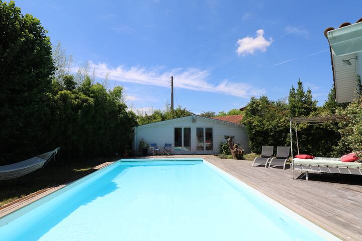 Havre de paix – grande maison en bois & piscine gallery image 5