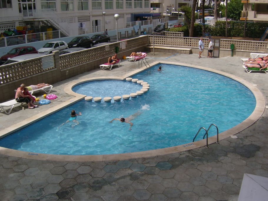 PISCINA SOLEADA, VISTA GENERAL