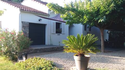 near Moriani/San Giuliano beach: villa 4 ch 8p