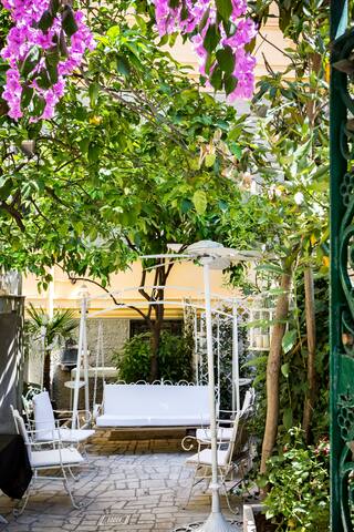 Rome Garden House gallery image 3