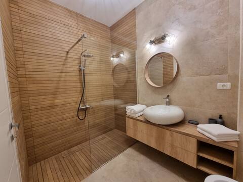 Scrumptious condo