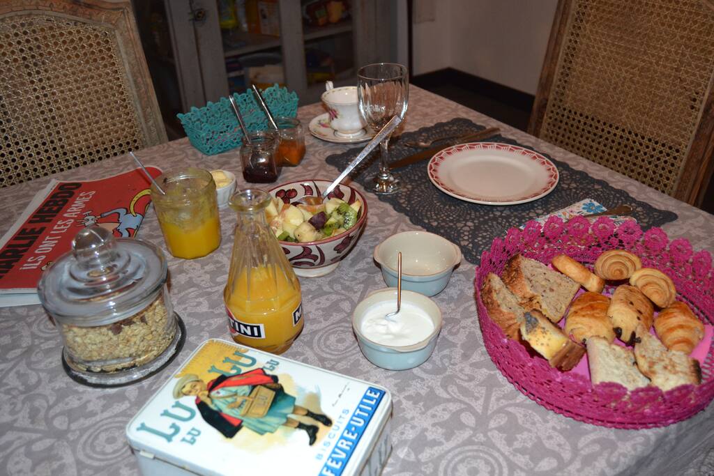 PETIT DEJEUNER PRODUITS FRAIS ET MAISON