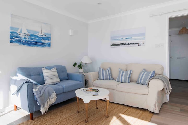 Top-floor Beachfront Apartment: 360 Views - Bracklesham Bay