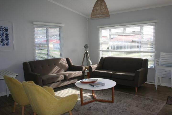 2 Bedroom Cottage Large – Sleeps 4 – C65 gallery image 3