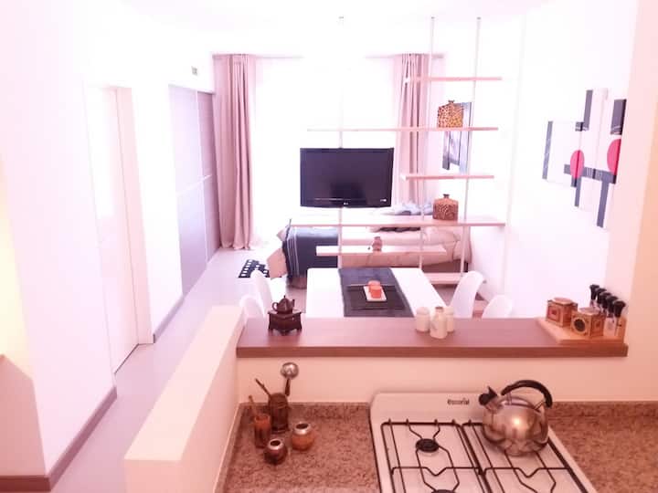 Monoambiente en Villa Crespo con balcón, terraza y parrilla