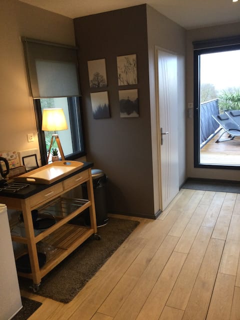 3 bedrooms, breakfast, private floor, terrace, sea view, hot tub.