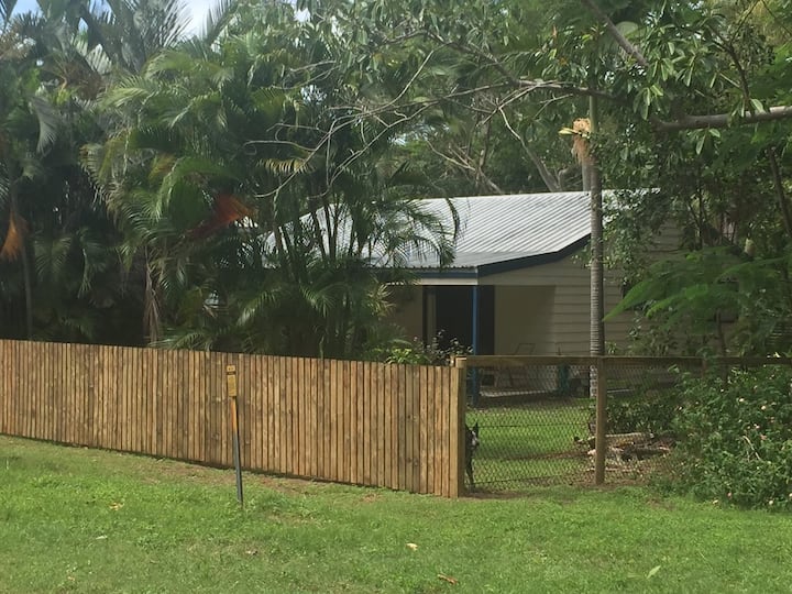 Seaward Cottage Pet Friendly Holiday Home Houses for Rent in Nelly Bay, Queensland