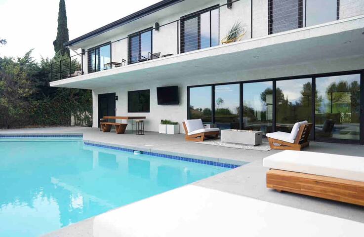 Lux Resort Gorgeous Views & Pool gallery image 5