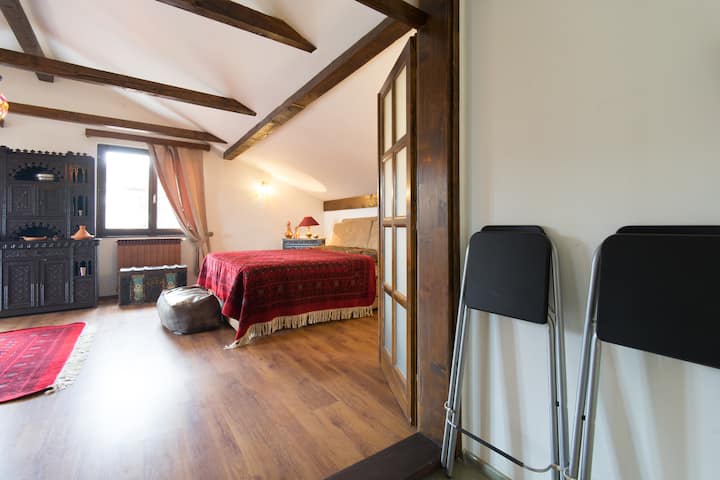 Contempla el dormitorio principal