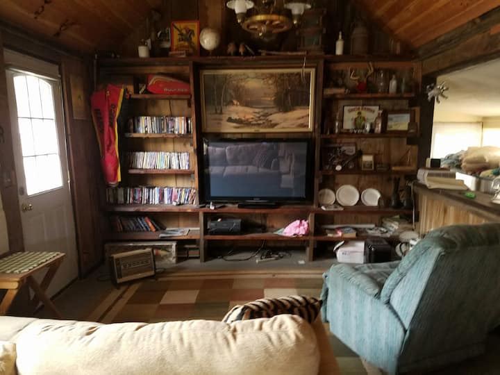Spacious Rustic Cabin At Rusty’s Chicken Ranch - Johannesburg, CA