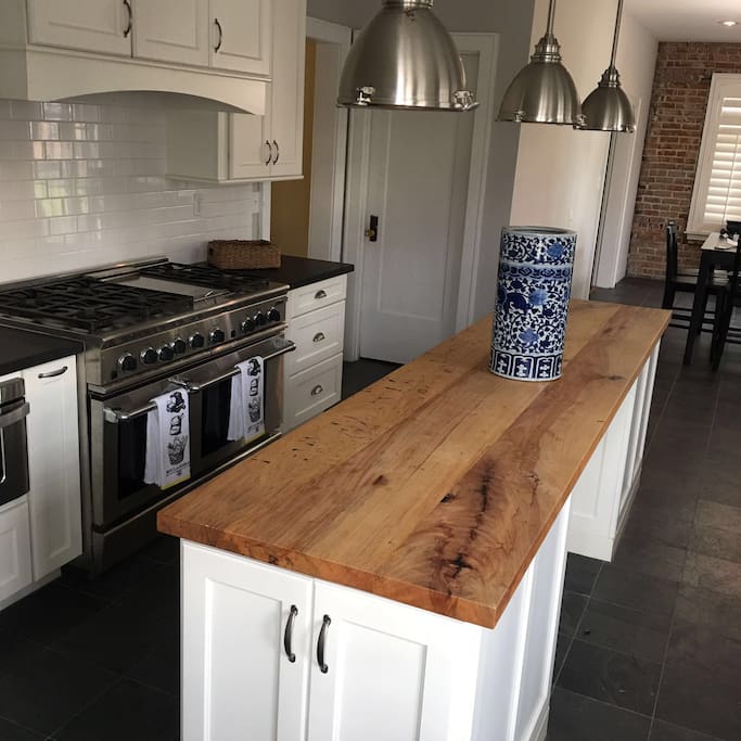 Montrose Mini Mansion - Chefs Kitchen