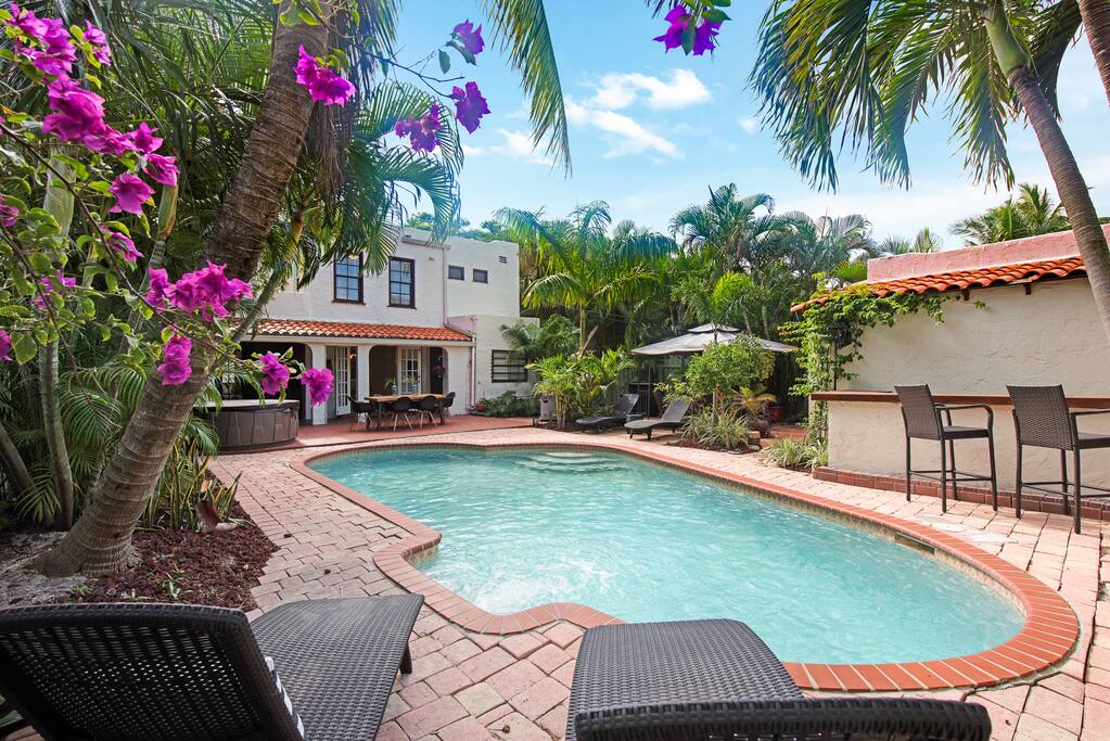 The AMAZING backyard with pool, hot tub, 4 chaise lounges, gas grill, outdoor dining seating for 6 plus 2 different bars and a 2 separate sitting areas (both with a love seat and 2 chairs, one with TV).... Everything you need and more to entertain and enjoy the gorgeous tropical setting with your family and friends.