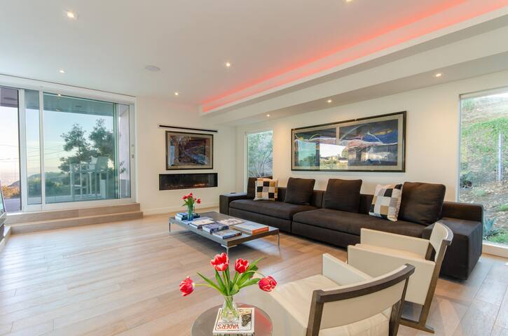 3 Story 4 bd Hilltop Mansion with View of the City gallery image 2