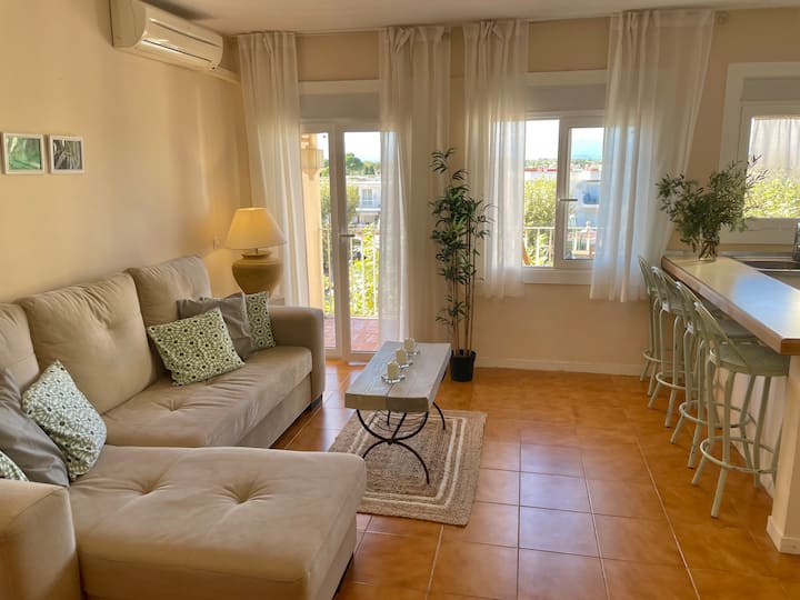 Lovely Town Centre & Beach Apartment - Spain