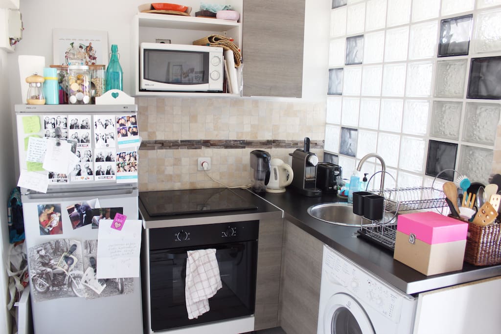 Fully equipped kitchen with oven, micro-waves, washer, coffee maker...
