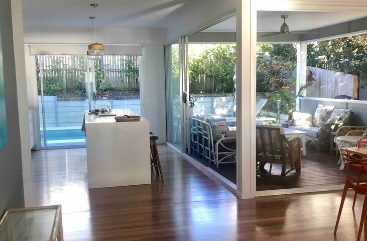 Peregian Pacific Beach House 4 mins walk to beach gallery image 4