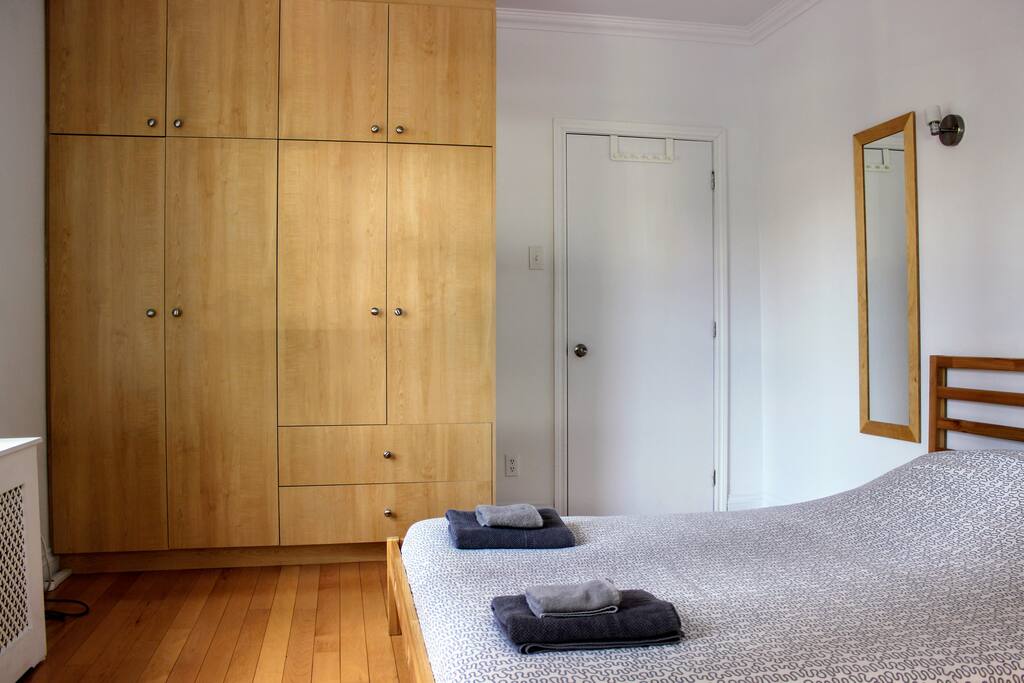 Chambre avec penderie