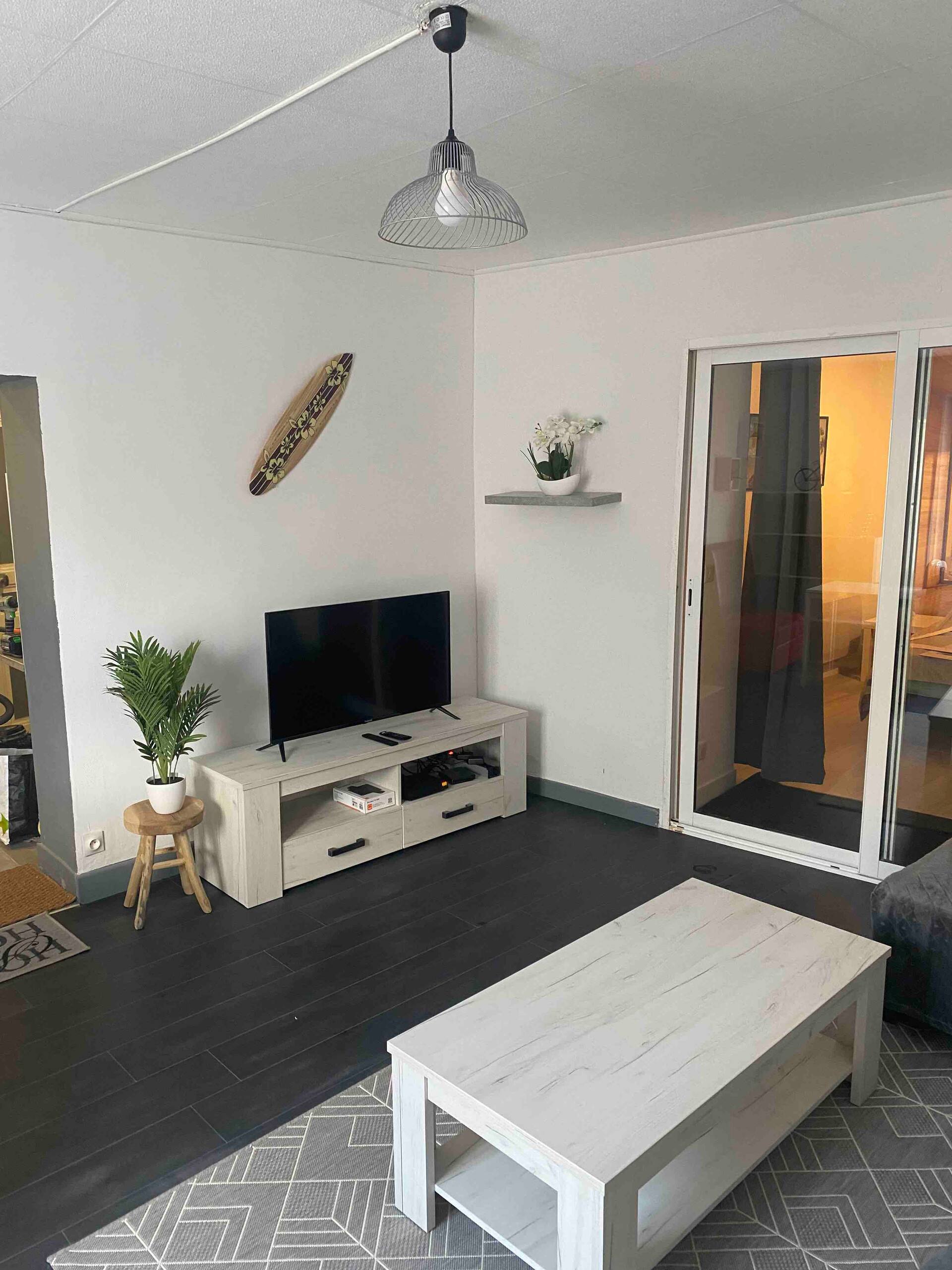Sunny house, in the heart of the village 2 minutes from the A 75