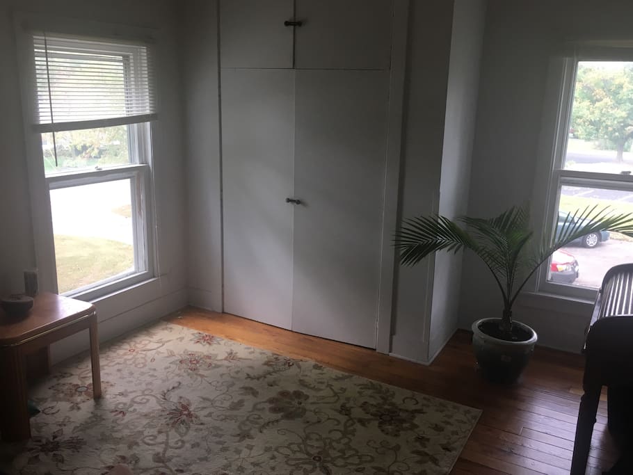 Desk & 2nd bedroom with twin bed to the left. Available if needed for additional guests.