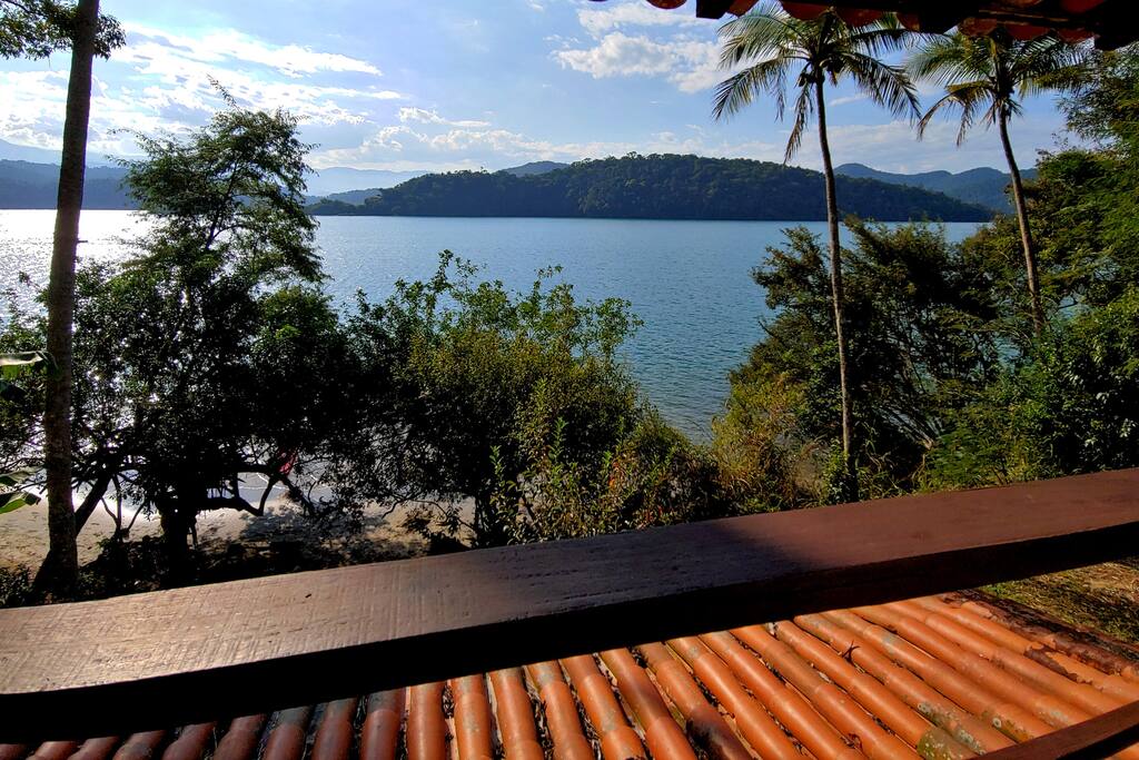 Vista da varanda, com o lado leste da Ilha da Cutia bem à frente