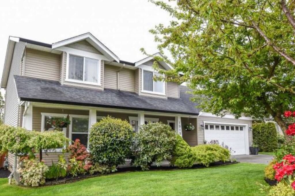 4 bedroom comfortable, spacious home! Houses for Rent in Comox