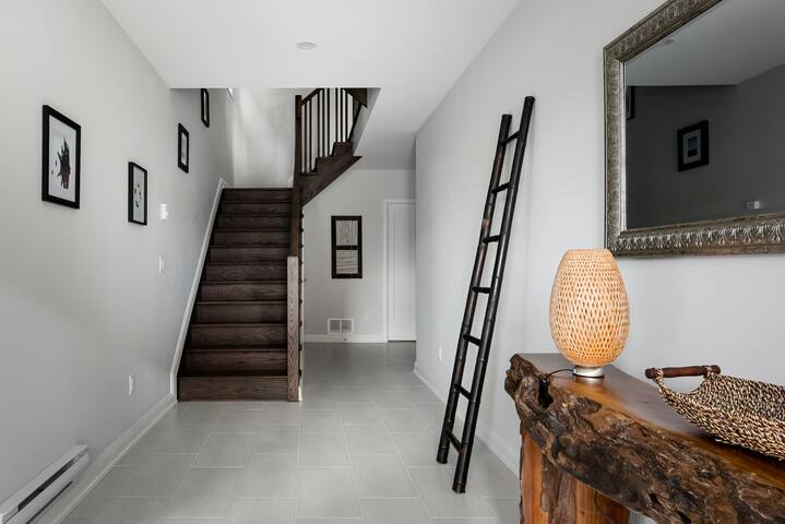 Elegant home with 4 Beds, 4 Baths at Centre Kanata gallery image 3