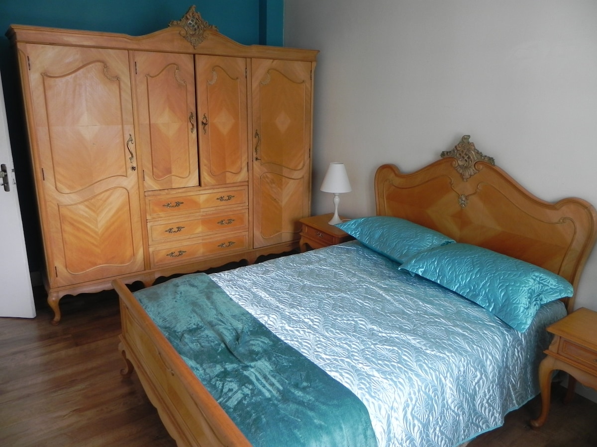 Двокреветна соба со гардеробер