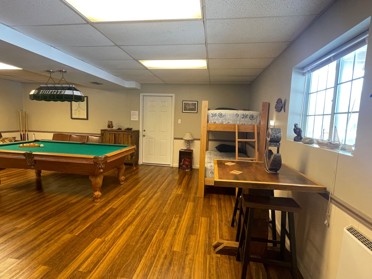 Chumba cha michezo kwenye ghorofa ya kwanza kilicho na kitanda cha ghorofa