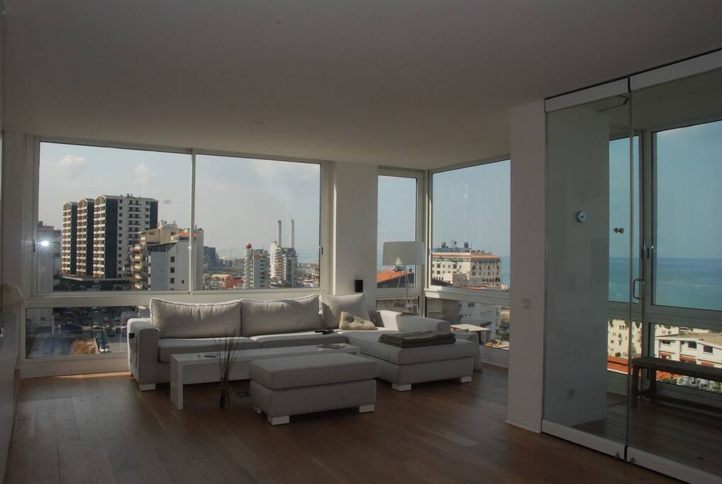 full 180 degrees view with double glazed flexible windows